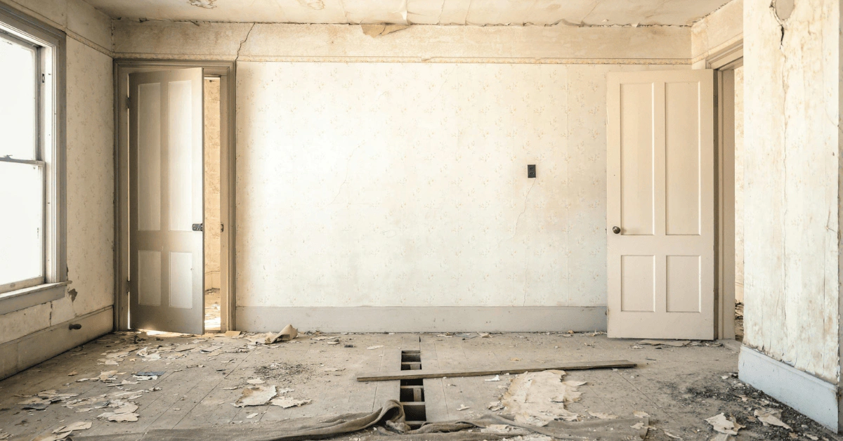 When Disaster Strikes: Your Ultimate Guide to Home Disaster Recovery Services (with Emergency Moving Assistance)