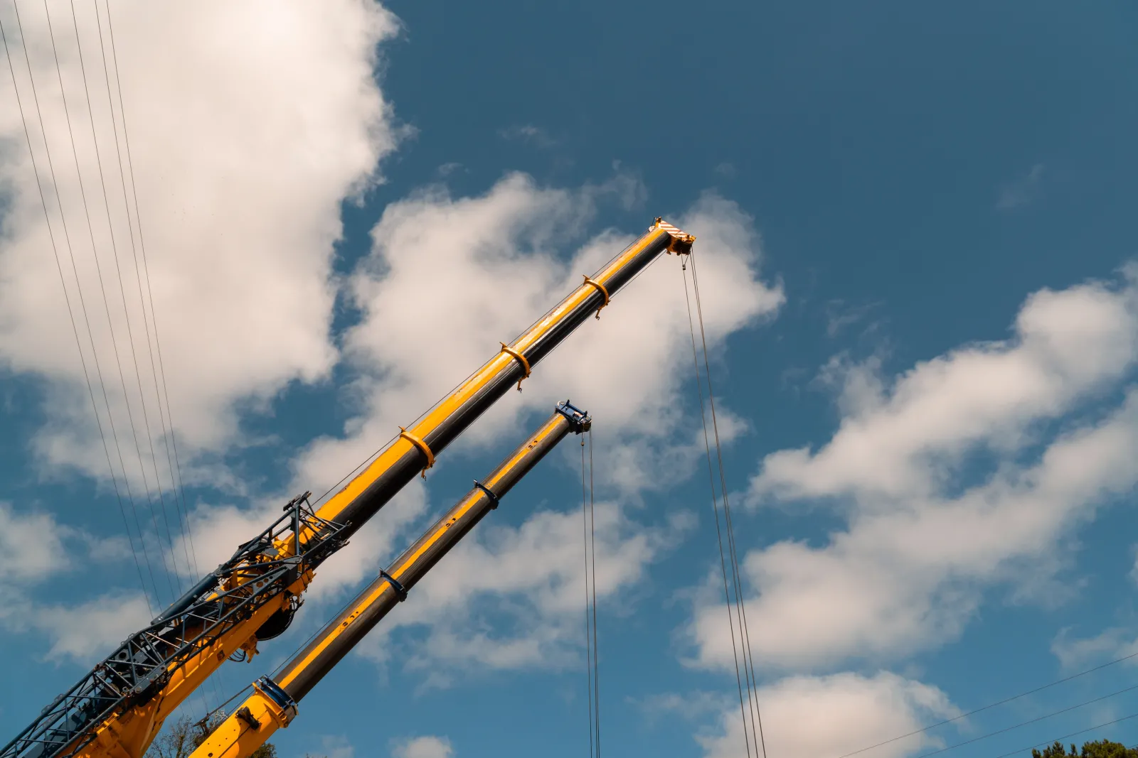 Heavy Lift & High Stakes: Selecting Machinery Rigging Partners