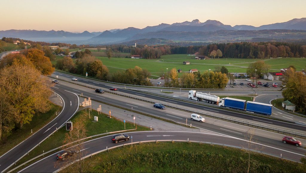 image of traffic on an interstate